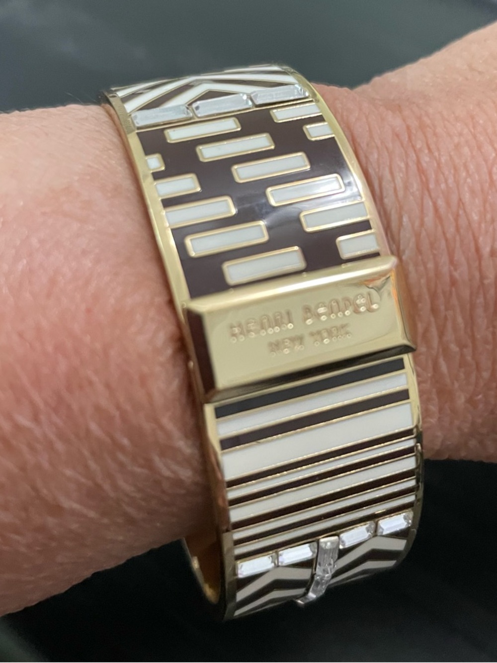 EUC henri bendel Gold-Tone Enamel hinge Bracelet Bangelin Brown and White